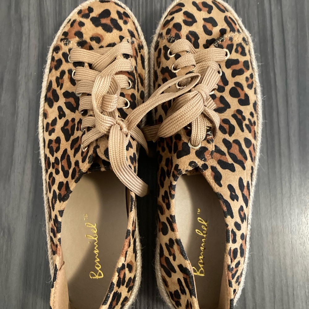 Bonnibell animal print sneakers size 8. New